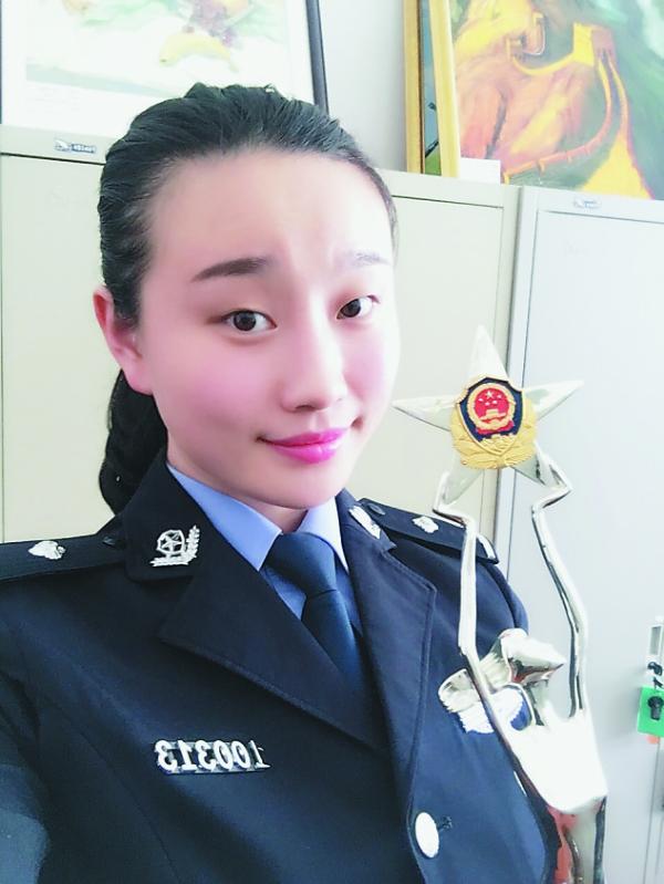 我已穿上警服,爸爸,你在地下安眠吧