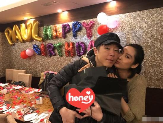 �������ǻƹ���Ϊ������ Ů�������ع�Խ��Խ�ɰ�