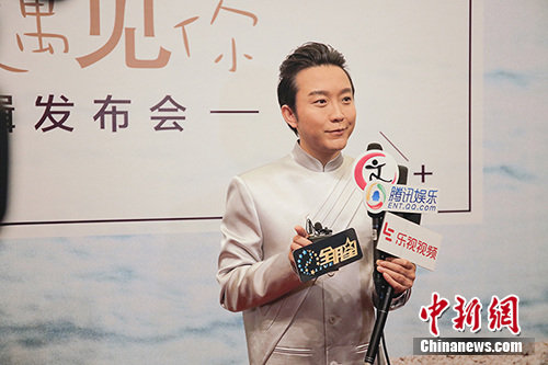 李玉刚接受媒体采访。主办方供图