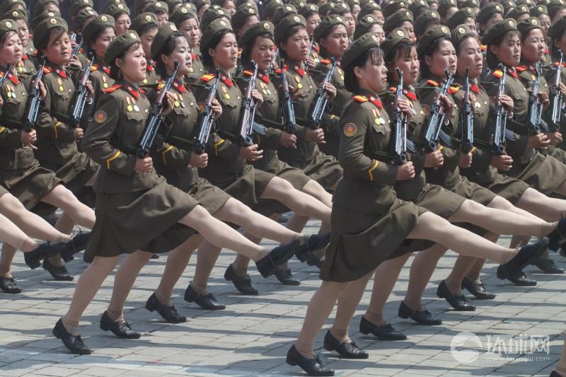 实拍朝鲜太阳节大阅兵