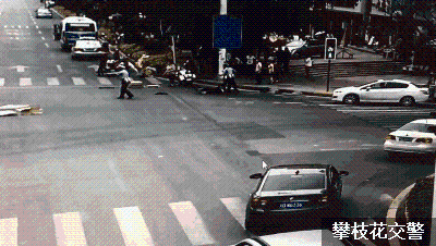 违停被查撞击交警 违停被查撞击交警