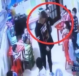 曝教师打聋哑儿童 曝教师打聋哑儿童