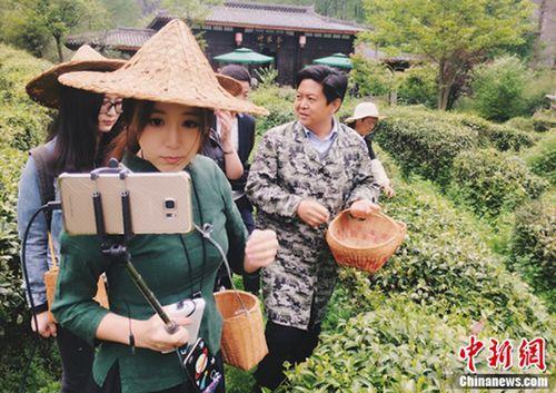 斗鱼携五四青年打响公益复兴环保反击战