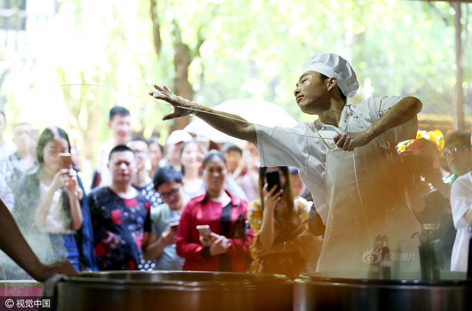 拉面小哥辞职两月重回拉面 月薪5千不想当网