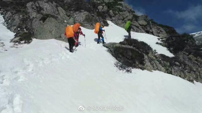 驴友穿越秦岭失联 2日遭遇大暴雪 被困30余小