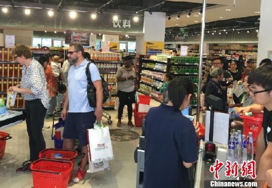 昆山跨境贸易小镇启动 全球商品轻松一站购