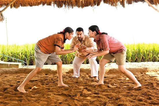 《摔跤吧!爸爸》票房破四亿元 宝莱坞赢了好莱