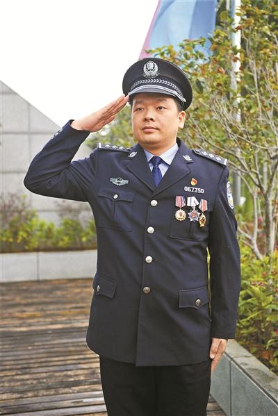 朱进军:能文能武的警务"多面手"