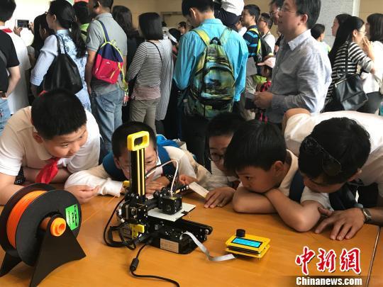 上海科技节:创客集市精彩纷呈 重点实验室开