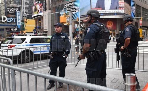 5月23日,警察在美国纽约时报广场巡逻.(新华社/法新)