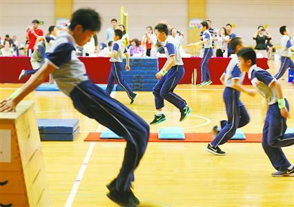 教案中的教学反思怎么写_教案教学反思_读数和写数教学反思