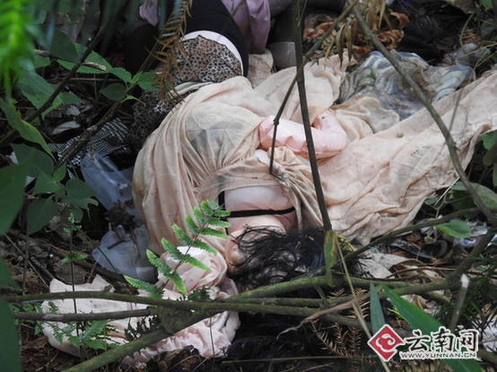 充气娃娃误看女尸:老汉误报警 一场虚惊!(图)