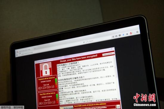 勒索病毒WannaCry利用Windows操作系统445端口存在的漏洞进行传播,并具有自我复制、主动传播的特性。勒索病毒感染用户计算机后,将对计算机中的文档、图片等实施高强度加密,并向用户勒索赎金。目前,安全业界暂未能有效破除该勒索软的恶意加密行为,用户主机一旦被勒索软件渗透,只能通过重装操作系统的方式来解除勒索行为,但用户重要数据文件不能直接恢复。图为2017年5月13日,一台位于北京的笔记本电脑屏幕上显示的勒索病毒界面。
