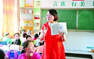 广埠屯小学教师施蓓 记者彭年 摄