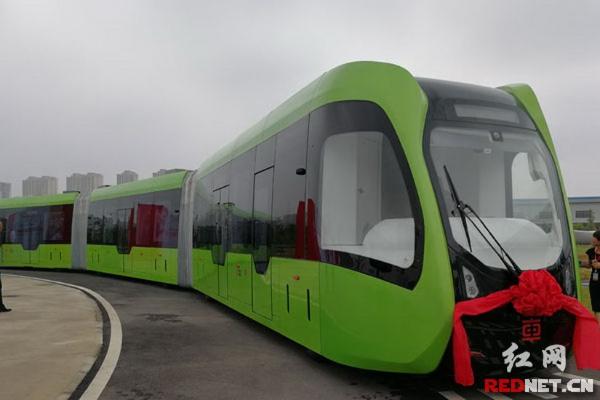 中国中车成功研发全球首列虚拟轨道列车
