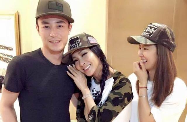 唐嫣前男友被曝母子恋60岁女方:委屈他了