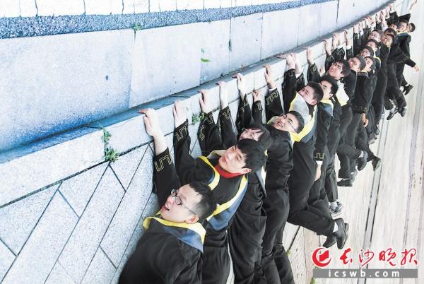 青春不散场,毕业经济走热