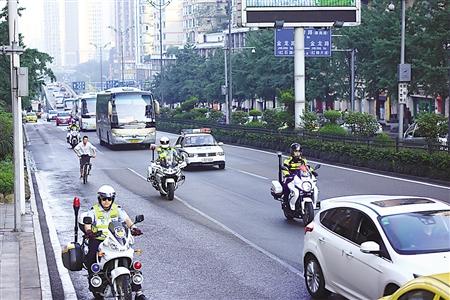 老师忘带全班准考证 警车逆行15分钟“抢”回