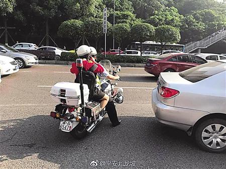 老师忘带全班准考证 警车逆行15分钟“抢”回