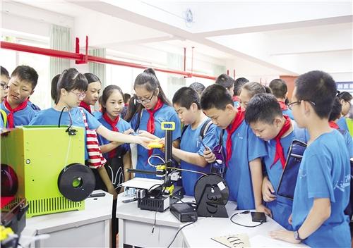 小学毕业生走进中学 提前 预热 初中生活