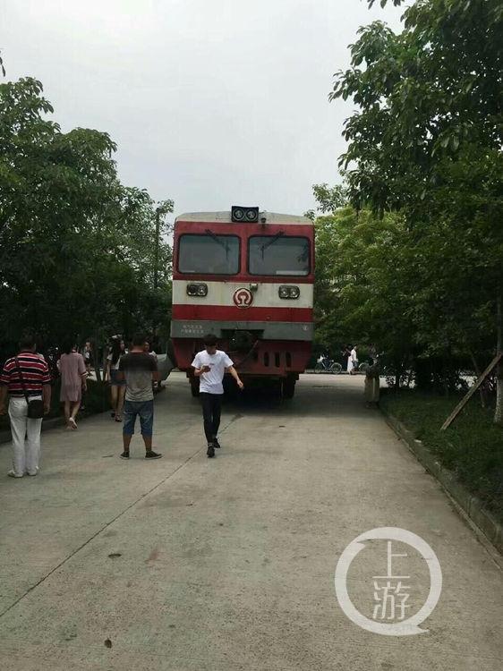 老司机开火车 W020170610519909007216.jpg