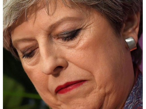 曝英首相见女王前曾痛哭 被称特蕾莎梅机器人