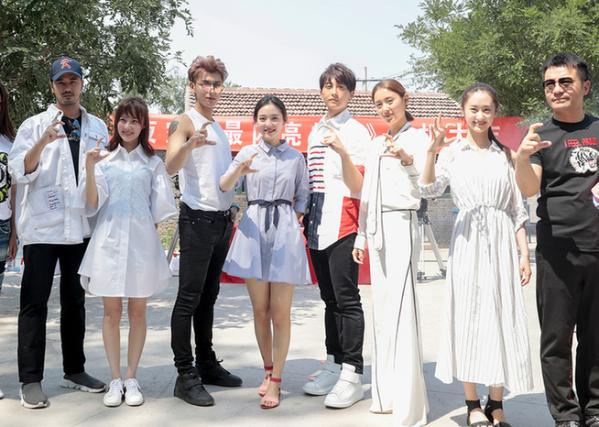 《夜空星》开机主创亮相 黄子韬挑梁任音乐总