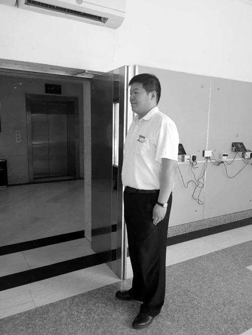 一个能给老外讲解的商场保安员