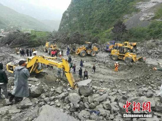 6月24日凌晨6:00许,阿坝州茂县叠溪镇新磨村发生高位山体垮塌.