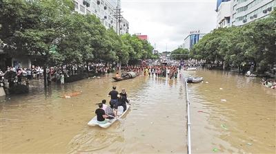 长江一号洪水形成 多地受灾严重