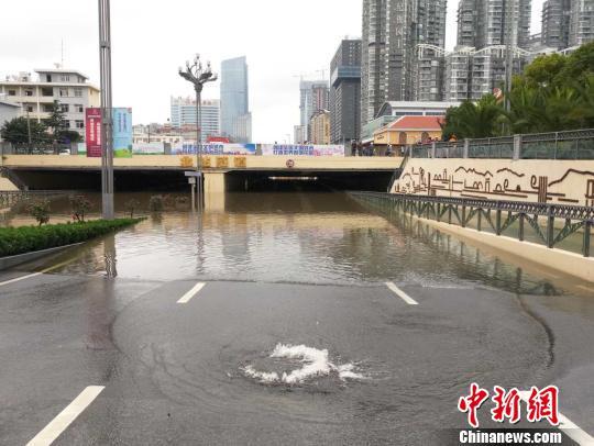 昆明主城区突降暴雨引发城市内涝250余人被困