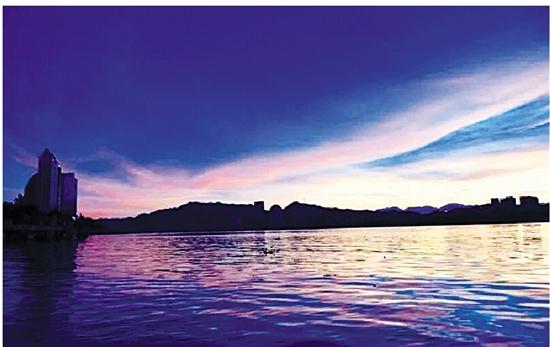 余霞成绮,桐庐的天空很少女