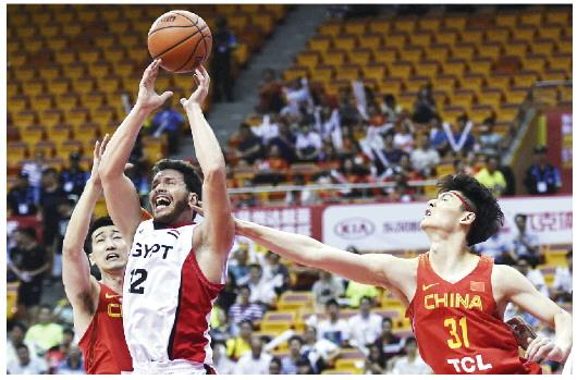 中国男篮71:70险胜埃及队
