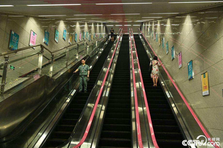 重庆一深度60米的地铁站成网红