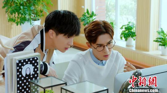 《我们的少年时代》曝白桃组合海报 薛之谦唐