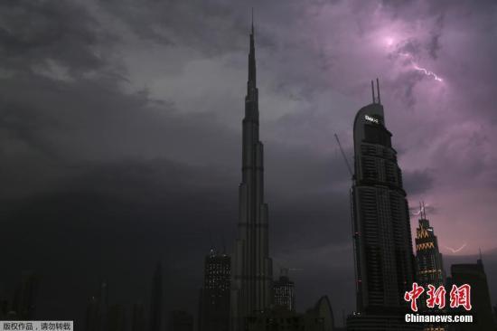 迪拜86层高居民楼起火 人员已被疏散暂无伤亡
