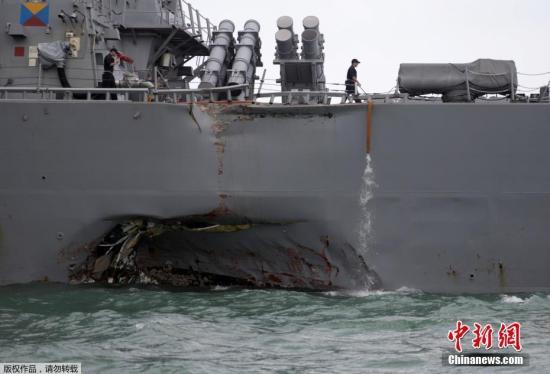美评估被撞军舰损坏程度 新加坡继续搜救失踪海军