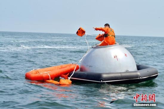 中欧航天员完成海上救生训练 海天救援培育中欧情缘
