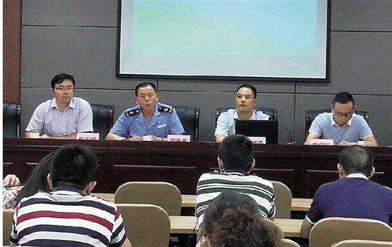 区市监局开展小微企业专题法律咨询服务活动