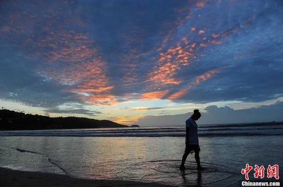 为保游客安全 泰国普吉抽调救灾人员充当临时