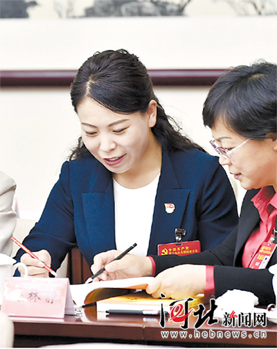 【聚焦十九大·我在现场】群众的小事就是自