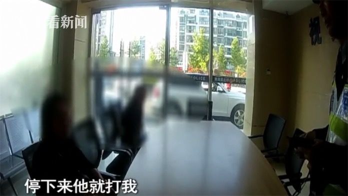 夫妻俩闹矛盾高架上停车打架老公被打得满脸是血