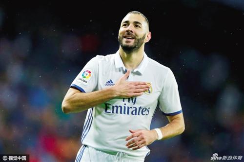 本泽马发牢骚:只要德尚当主教练 他就踢不了世