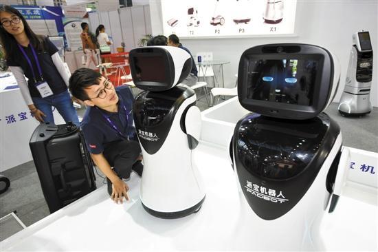 国产明星机器人:炒菜、泡咖啡都能干