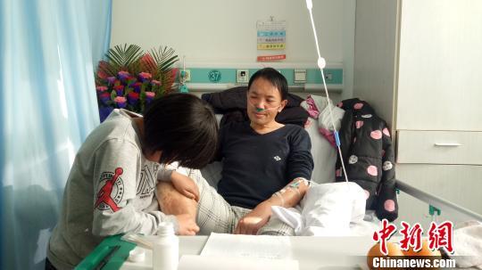 青海8岁女孩照顾重病父亲获多方帮助 已重返校园