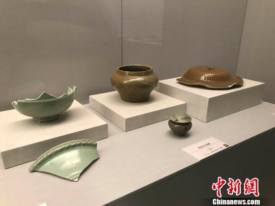 图为大元·仓—太仓樊村泾遗址出土文物展现场 胡哲斐 摄