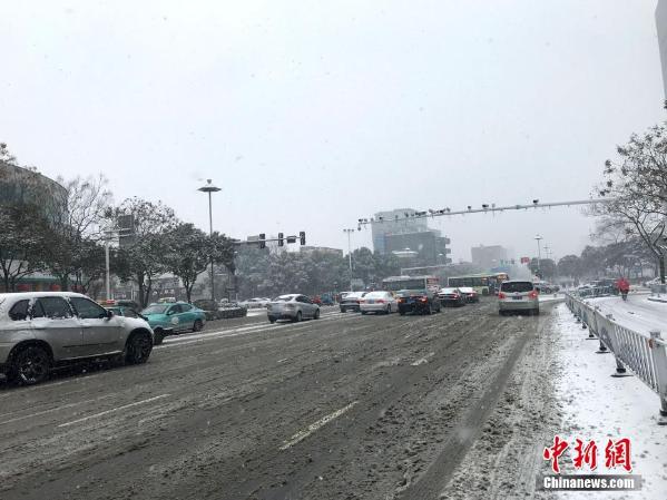 2018年第二场雪如约而至 古城扬州银装素裹