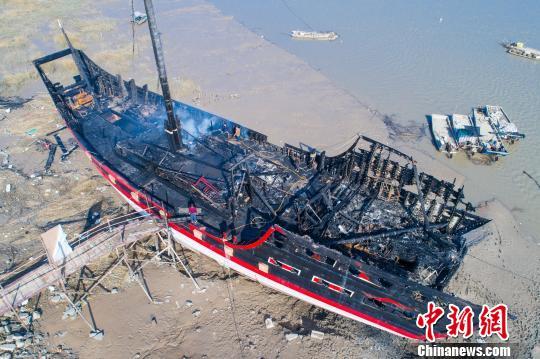 全国最大仿古木质福船失火:操作不当引燃装修材料