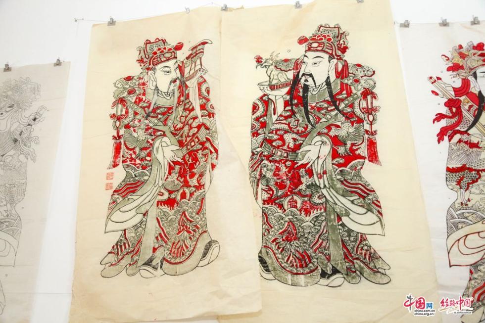 ��ȥ���ܣ�����ľ���껭Ҳ����ʢ��������Ϊ�й��˴�ľ���껭֮һ����ȫ�����ֹ���棬����ӡ�ƣ��ֲ��ֻ���Ⱦ����������Ȼ�����Ϳ��ű�����ɫ�ʶԱ�ǿ�ң�����������������������͵���������ɫ�������� �㣩