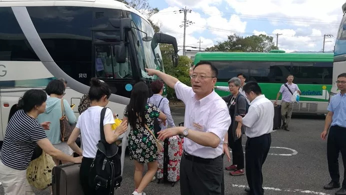 日本关西机场被淹旅客滞留 中国领事馆来接人了！台湾同胞问能否上车，被答复…